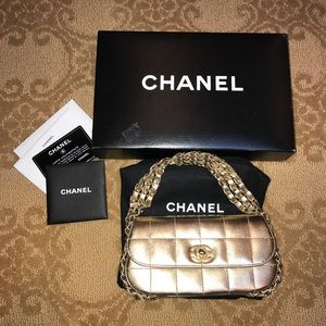 Chanel quilted leather bag in Gold with chains